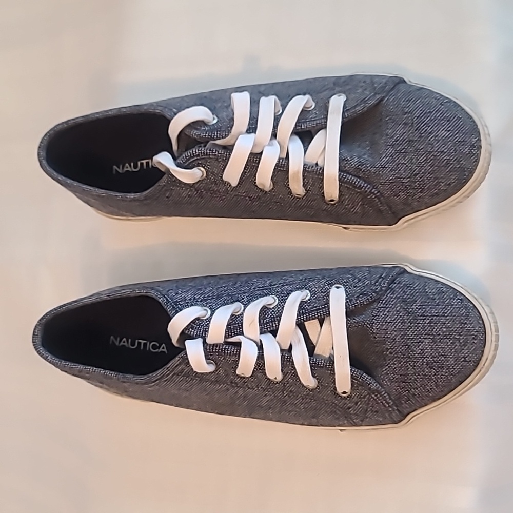 Nautica women's tennis shoes size 10 blue canvas